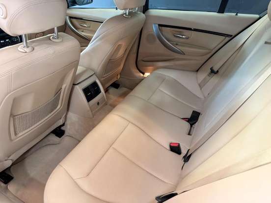 BMW-320i-2017