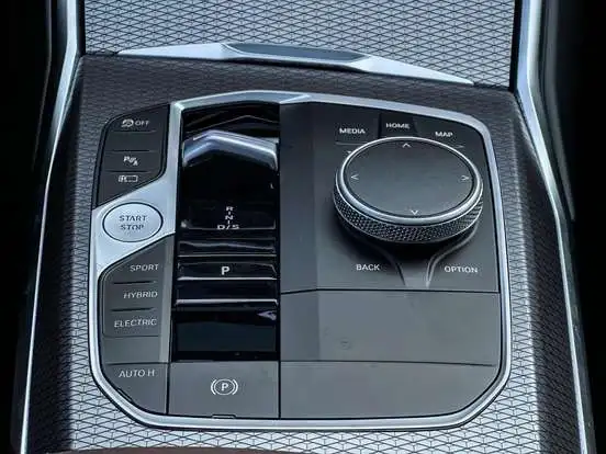 BMW-330e-2026