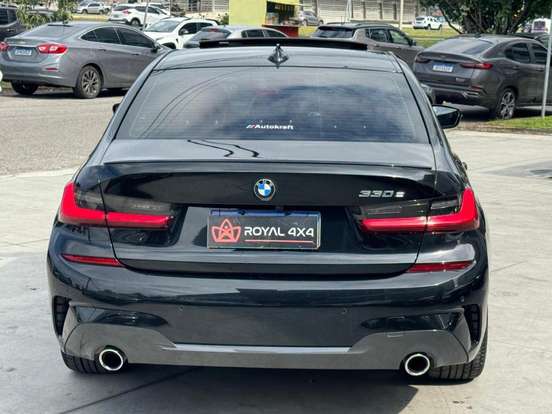BMW-330e-2019