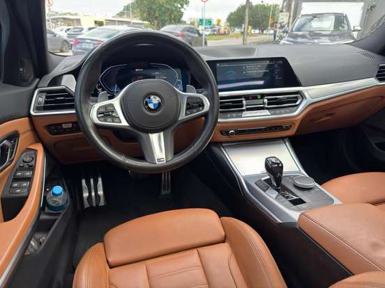 BMW-330e-2019