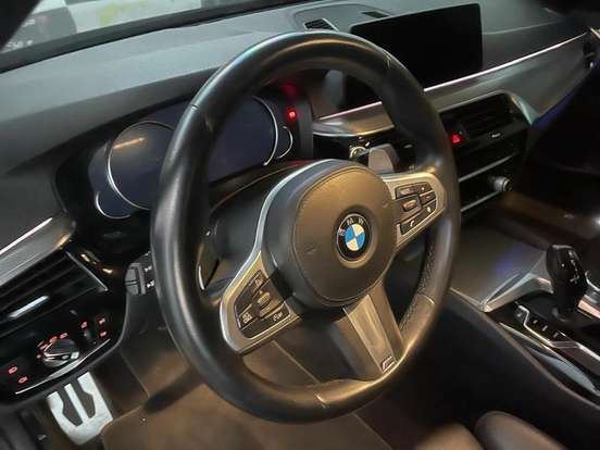 BMW-530i-2.0 16V TURBO GASOLINA M SPORT AUTOMÁTICO BMW-530i-2017