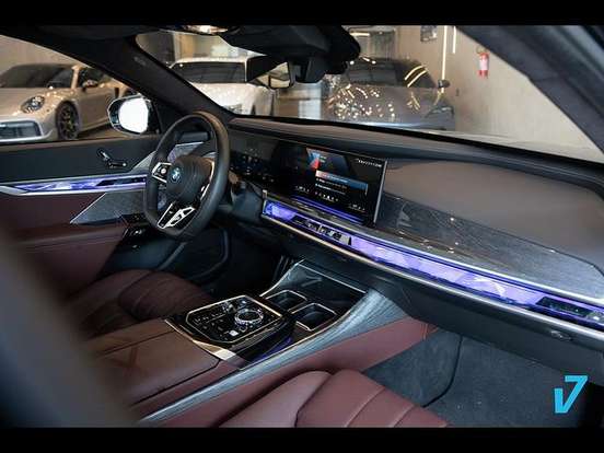 BMW-i7-2023