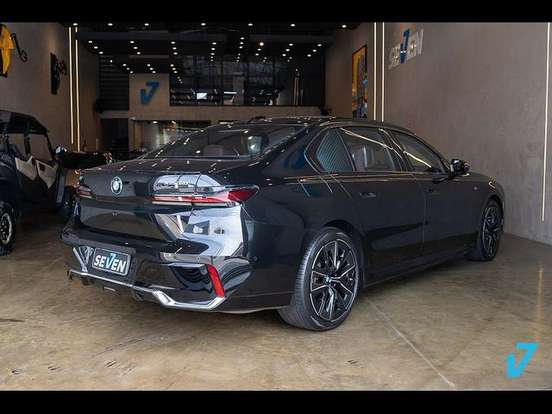 BMW-i7-2023