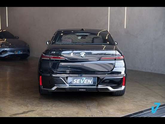 BMW-i7-2023