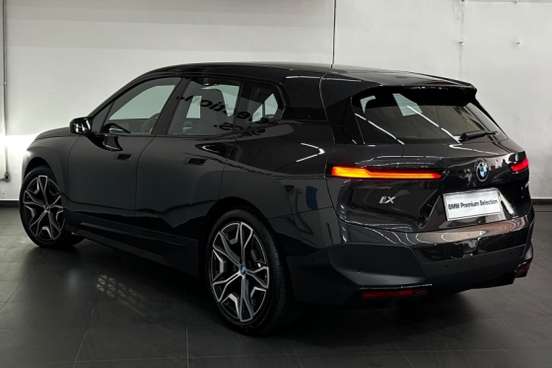 BMW-iX-2024