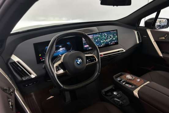 BMW-iX-2024