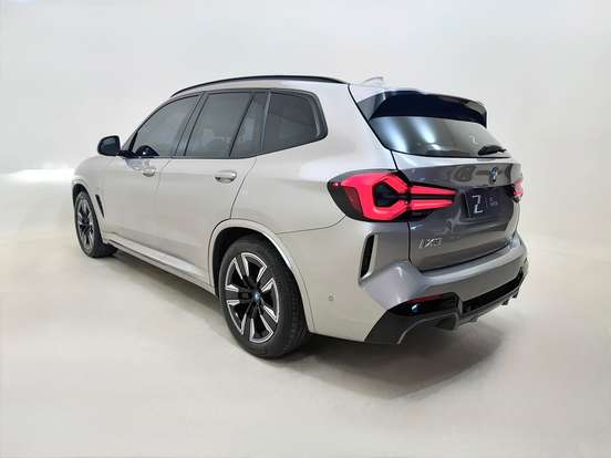 BMW-iX3-2022