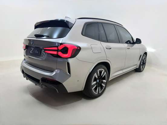 BMW-iX3-2022