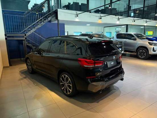 BMW-X1-2021