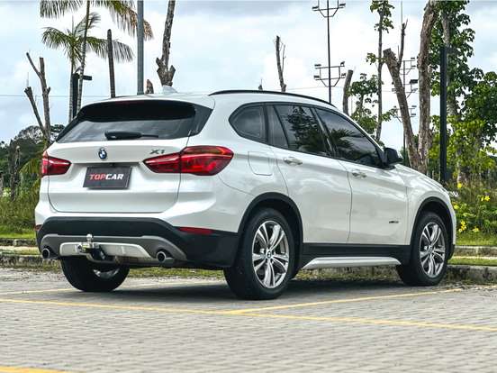 BMW-X1-2.0 16V TURBO GASOLINA SDRIVE20I GP 4P AUTOMÁTICO BMW-X1-2015