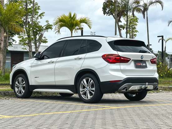 BMW-X1-2.0 16V TURBO GASOLINA SDRIVE20I GP 4P AUTOMÁTICO BMW-X1-2015