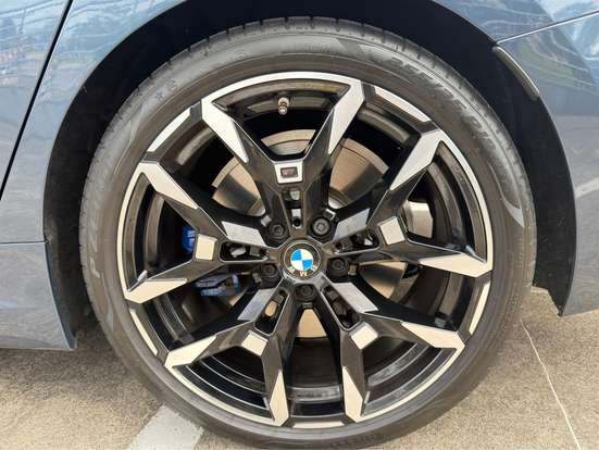 BMW-320i-2025