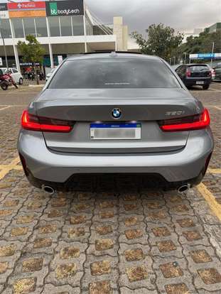 BMW-320i-2023
