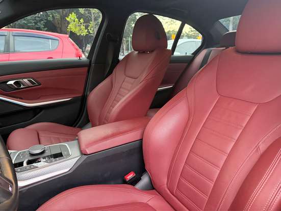 BMW-320i-2023