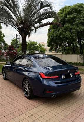 BMW-320i-2021