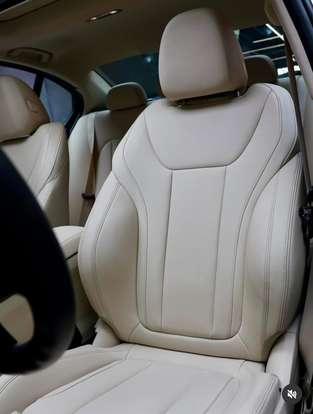 BMW-320i-2019