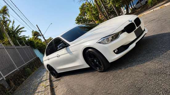 BMW-320i-2012