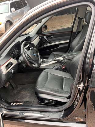 BMW-325i-2011