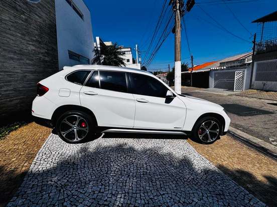 BMW-X1-2.0 16V TURBO GASOLINA SDRIVE20I 4P AUTOMÁTICO BMW-X1-2013