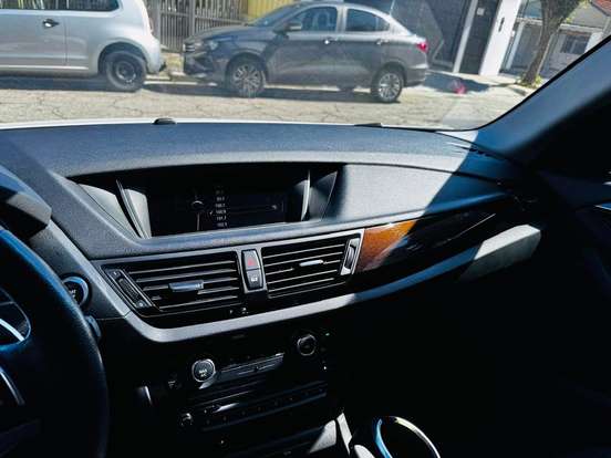 BMW-X1-2.0 16V TURBO GASOLINA SDRIVE20I 4P AUTOMÁTICO BMW-X1-2013