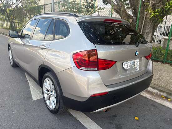 BMW-X1-2012