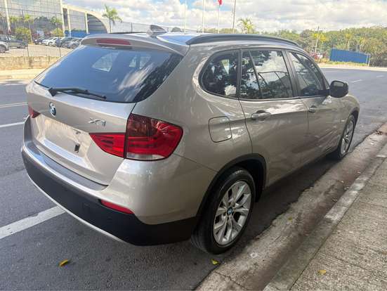 BMW-X1-2012
