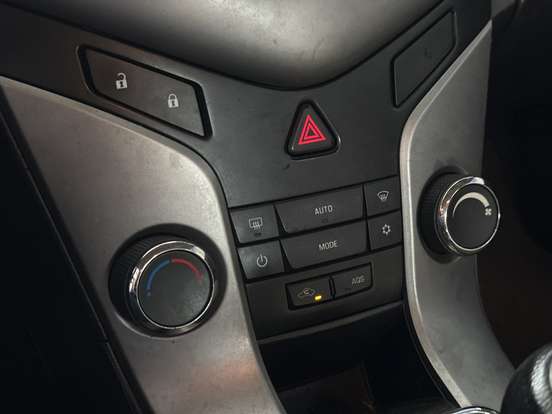 CHEVROLET-CRUZE-2011