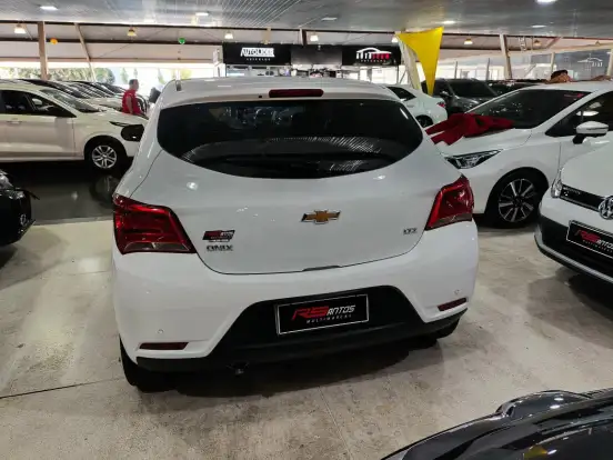 CHEVROLET-ONIX-1.4 MPFI LTZ 8V FLEX 4P AUTOMÁTICO CHEVROLET-ONIX-2018