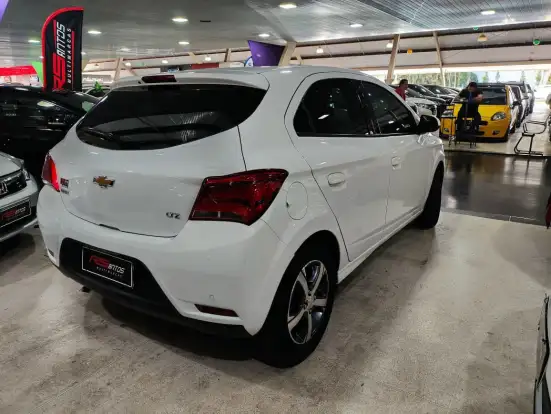 CHEVROLET-ONIX-2018