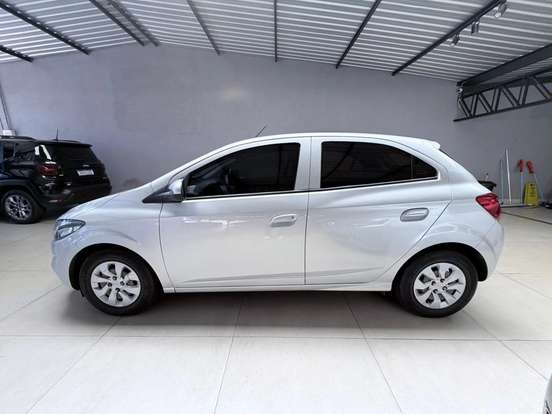 CHEVROLET-ONIX-2018