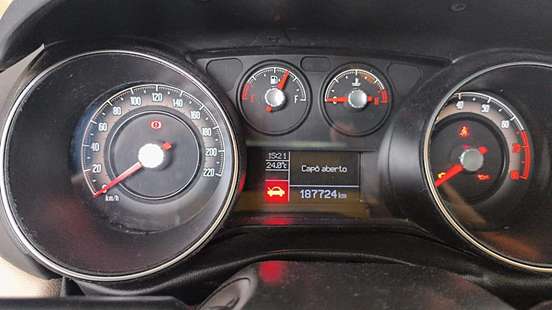 FIAT-LINEA-1.8 ESSENCE 16V FLEX 4P MANUAL FIAT-LINEA-2015
