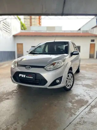 FORD FIESTA 1.6 ROCAM SEDAN 8V FLEX 4P MANUAL