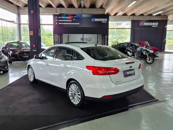 FORD-FOCUS-2.0 TITANIUM PLUS FASTBACK 16V FLEX 4P POWERSHIFT FORD-FOCUS-2016