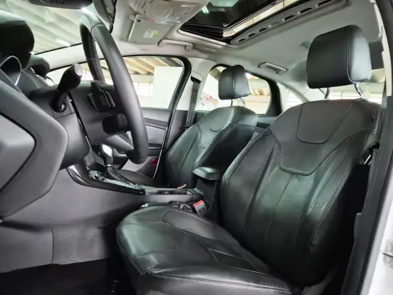 FORD-FOCUS-2.0 TITANIUM PLUS FASTBACK 16V FLEX 4P POWERSHIFT FORD-FOCUS-2016