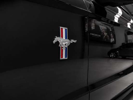 FORD-MUSTANG-2011