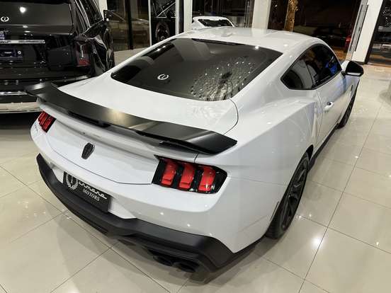 FORD-MUSTANG-2025