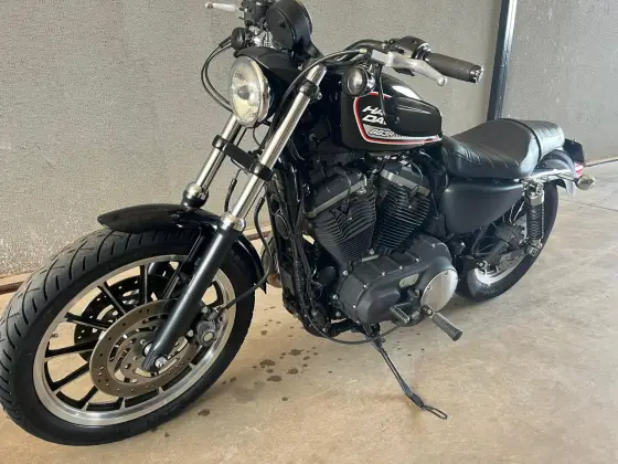 HARLEY-DAVIDSON SPORTSTER XL 883 R 