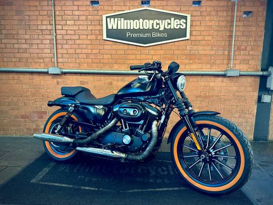 HARLEY-DAVIDSON SPORTSTER IRON 883 