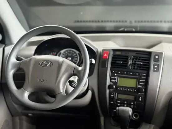 HYUNDAI-TUCSON-2010