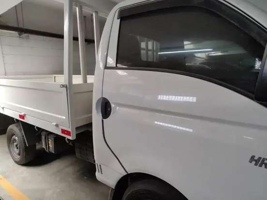 HYUNDAI-HR-2.5 LONGO SEM CAÇAMBA 4X2 16V 130CV TURBO INTERCOOLER DIESEL 2P MANUAL HYUNDAI-HR-2015