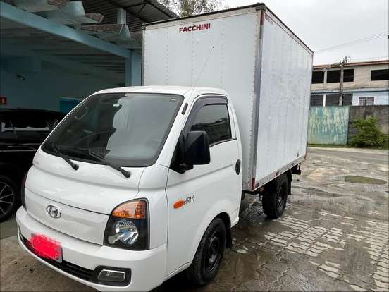 HYUNDAI-HR-2.5 LONGO SEM CAÇAMBA 4X2 16V 130CV TURBO INTERCOOLER DIESEL 2P MANUAL HYUNDAI-HR-2015
