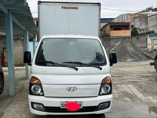 HYUNDAI-HR-2.5 LONGO SEM CAÇAMBA 4X2 16V 130CV TURBO INTERCOOLER DIESEL 2P MANUAL HYUNDAI-HR-2015