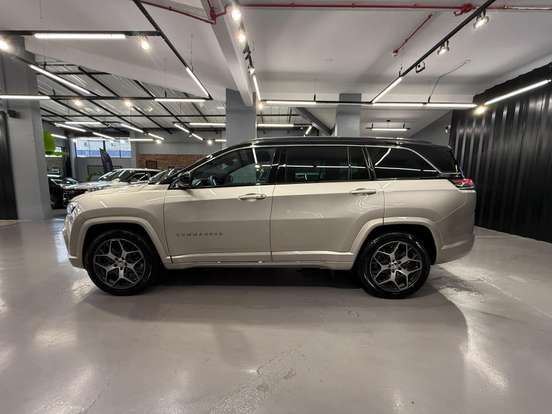 JEEP-COMMANDER-2022