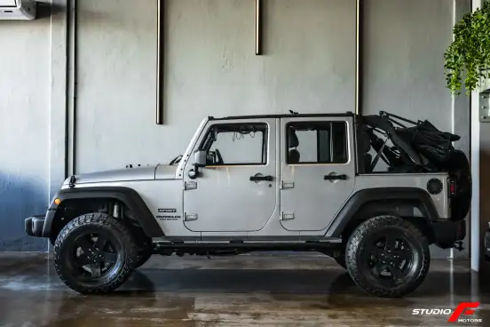 JEEP-WRANGLER-2010