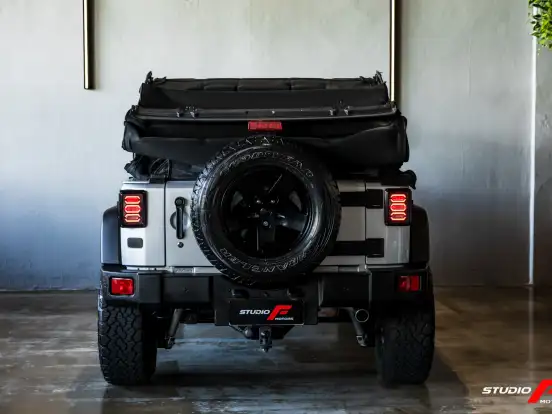 JEEP-WRANGLER-3.8 UNLIMITED SPORT 4X4 V6 12V GASOLINA 4P AUTOMATICO JEEP-WRANGLER-2010