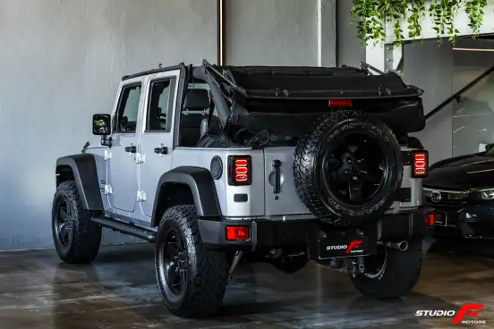 JEEP-WRANGLER-2010