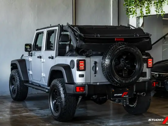 JEEP-WRANGLER-3.8 UNLIMITED SPORT 4X4 V6 12V GASOLINA 4P AUTOMATICO JEEP-WRANGLER-2010