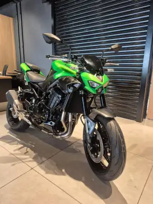 KAWASAKI-Z900-2025