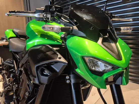 KAWASAKI-Z900-2025