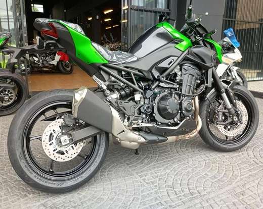 KAWASAKI-Z900-2026